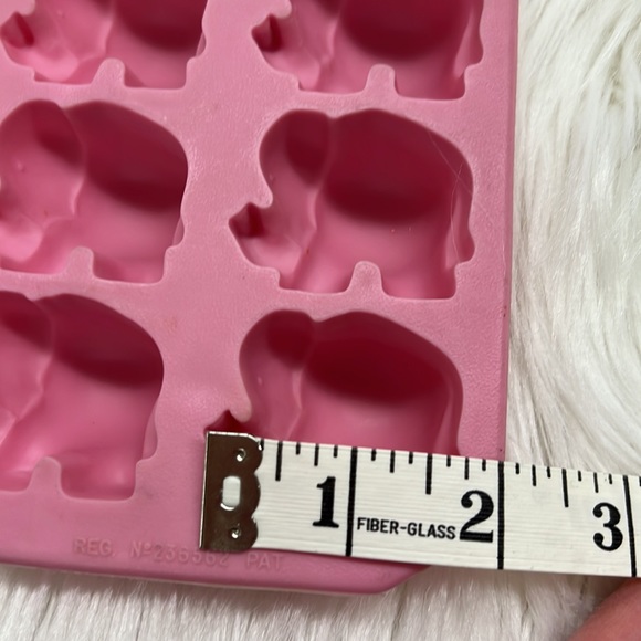 💝 10/$10 💝 Elephants Design Pink Silicone Food Mold - Picture 7 of 7